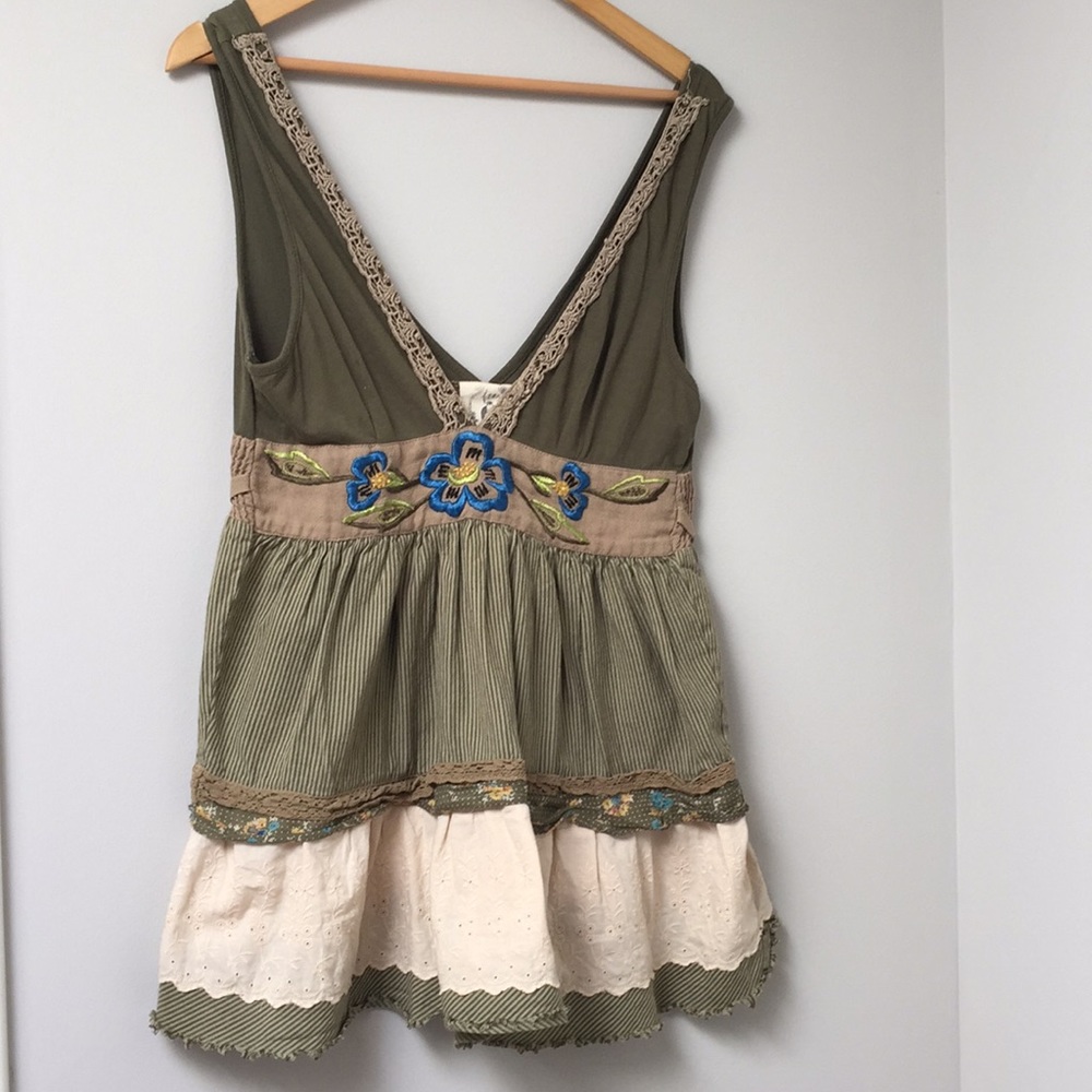 Beautiful detailed Free People Top Size Medium